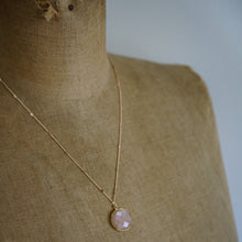 Load image into Gallery viewer, peach moonstone necklace