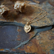 Load image into Gallery viewer, crescent + arrow necklace