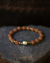 Load image into Gallery viewer, tahitian pearl + rudraksha bracelet