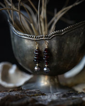 Load image into Gallery viewer, earrings: desire