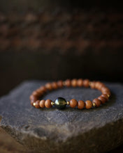 Load image into Gallery viewer, tahitian pearl + sandalwood bracelet