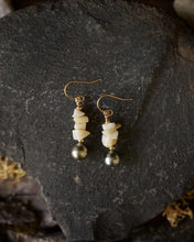 Load image into Gallery viewer, earrings: beach day