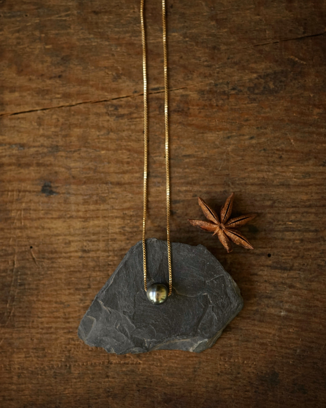 floating tahitian pearl