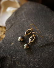 Load image into Gallery viewer, earrings: smoke + water