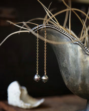Load image into Gallery viewer, earrings: sway