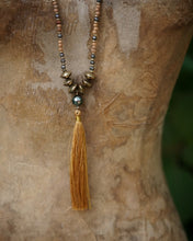 Load image into Gallery viewer, necklace: temple
