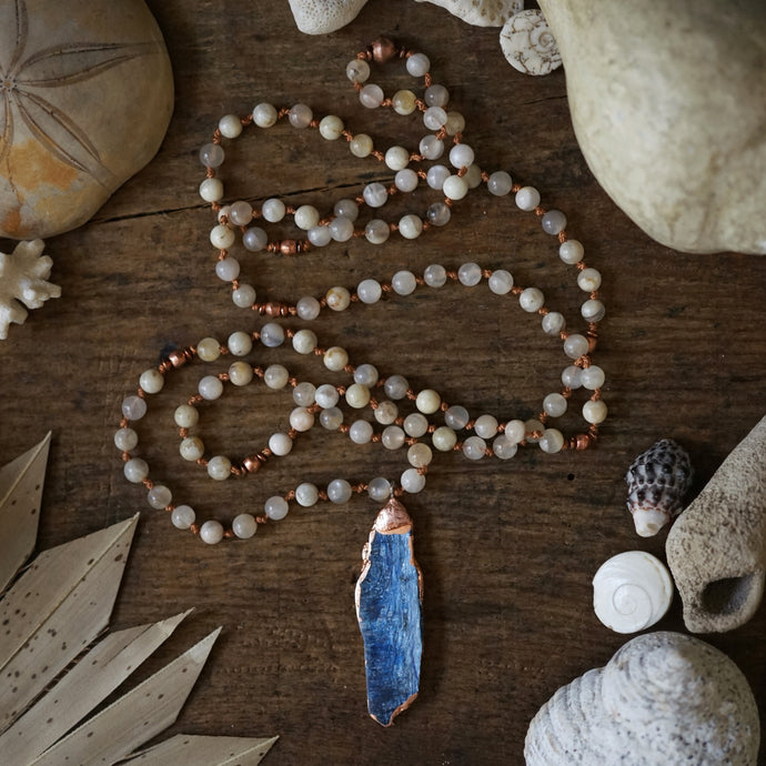 the moon and the sea mala