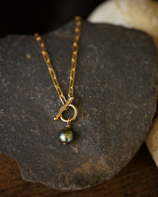 Load image into Gallery viewer, toggle clasp necklace with tahitian pearl