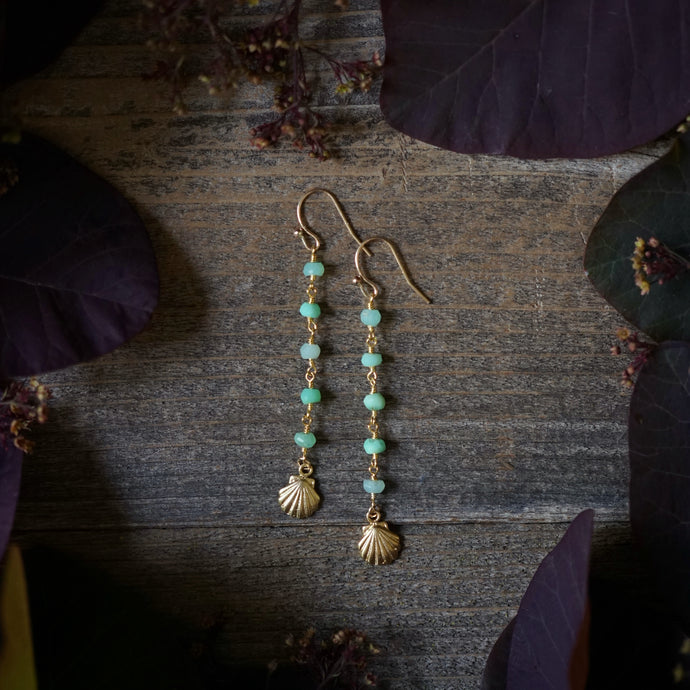 chrysoprase chain + seashell earrings
