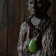 Load image into Gallery viewer, rosewood + vesuvianite mala