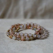 Load image into Gallery viewer, peach moonstone bracelet
